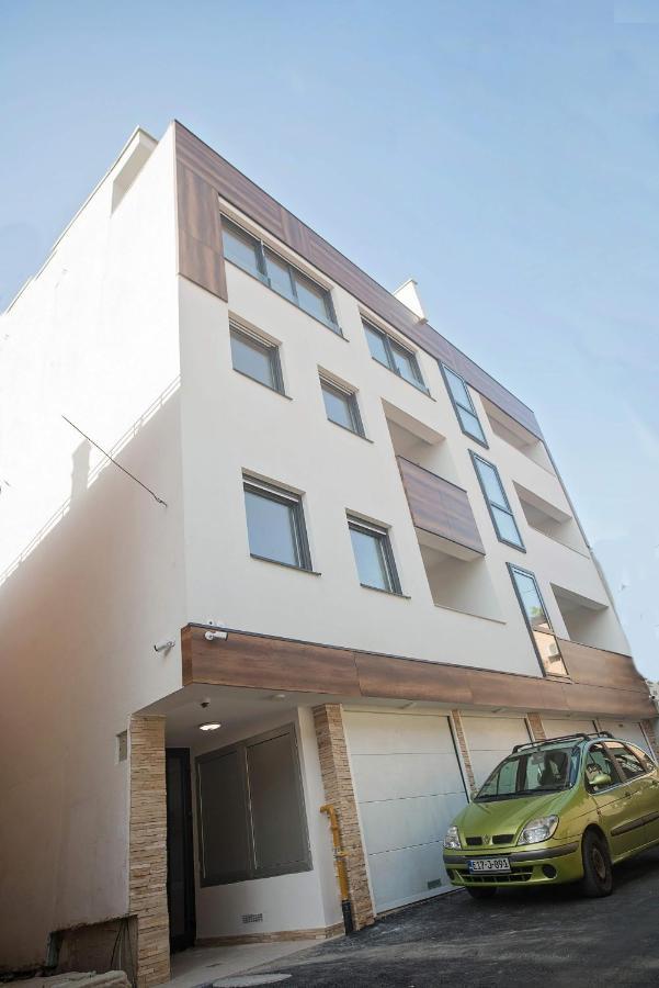 Luna Deluxe City Center & Free Parking Sarajevo Ngoại thất bức ảnh